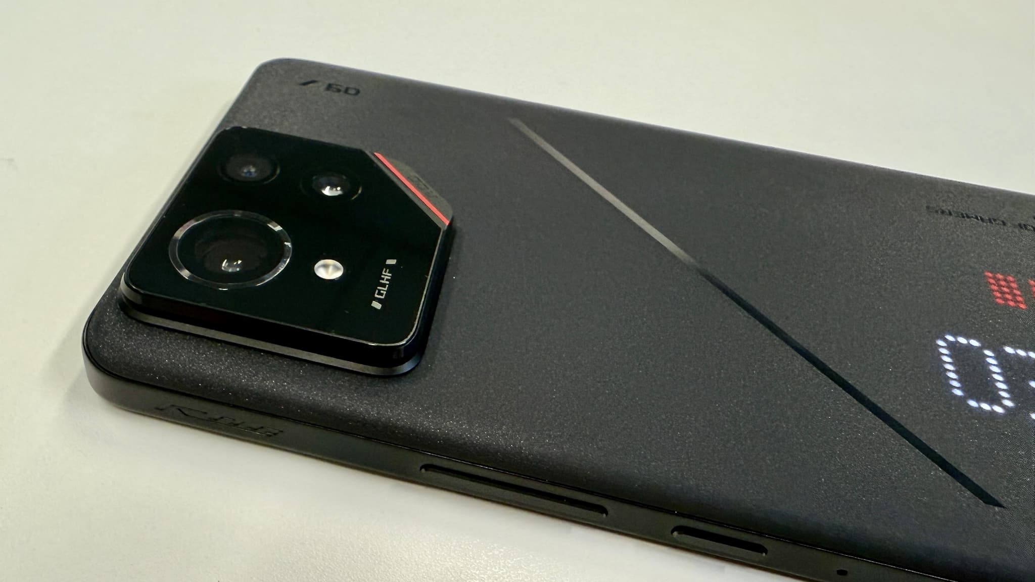 L'Asus ROG Phone 9 Pro embarque trois capteurs photo