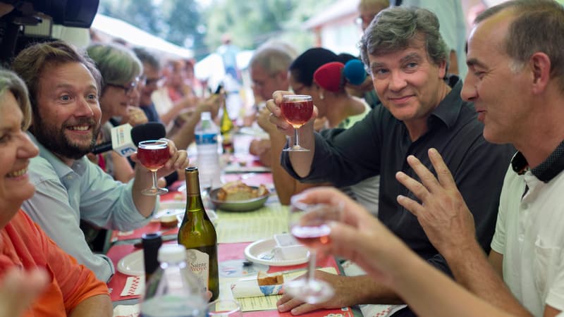 Boris Vallaud et Arnaud Montebourg, lors de la 45e édition de la Fête de la Rose, le 27 août 2017. 