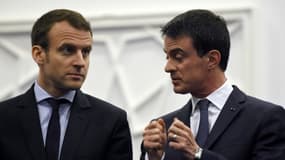 Emmanuel Macron et Manuel Valls le 10 avril 2016 à Alger