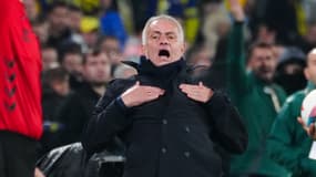 José Mourinho très expansif lors d'un match de Fenerbahçe, le 2 décembre 2024