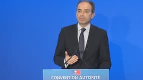 Lors d'une convention UMP sur le thème de l'autorité, Jean-François Copé a de nouveau appellé François Hollande a remanié son gouvernement