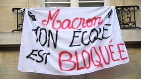 Des étudiants de Sciences Po bloquent l'accès à leur école pour protester contre la réforme de l'accès à l'université, le 18 avril 2018