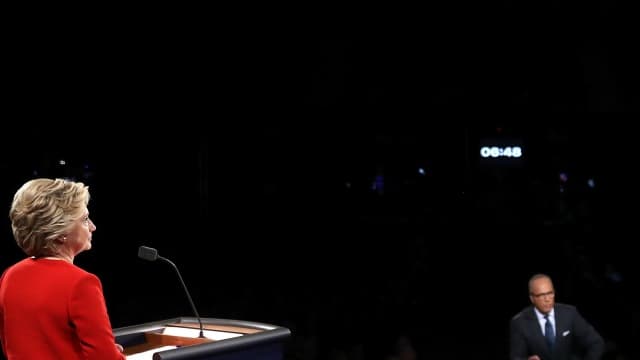 Hillary Clinton et Donald Trump s'affrontent lors du premier des trois débats qui mèneront à la présidentielle de novembre, le 26 septembre à Hempstead, dans l'Etat de New York.