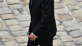 La cote de Nicolas Sarkozy est en baisse de quatre points à 36% de bonnes opinions, son plus bas niveau depuis le mois de juillet 2008, dans un sondage BVA-Orange-L'Expres-France Inter. /Photo prise le 27 mai 2010/REUTERS/Philippe Wojazer