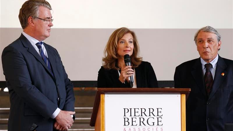 A l'occasion d'une vente aux enchères au palais d'Iéna, à Paris, organisée par la maison Pierre Bergé & associés, Valérie Trierweiler, la compagne de François Hollande, est devenue jeudi "ambassadrice" de la fondation France Libertés, fondée par la défunt