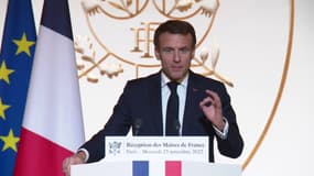 Face aux violences contre les élus, Emmanuel Macron compte mener "un travail de civilisation"