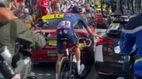 Les images folles de Pinot bloqué dans le col de la Loze à cause d’une moto