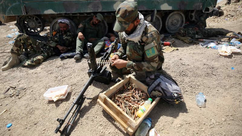 Un membre des forces irakiennes recharge ses munitions dans la zone de Saqlawiyah, au nord-ouest de Fallouja, le 2 juin 2016. (Photo d'illustration) 