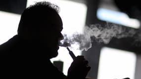 Les vapoteurs qui vont aux États-Unis devront abandonner leur e-cigarette pendant leur vol et en racheter une en arrivant à destination.