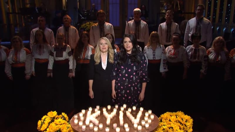 Kate McKinnon, Cecily Strong et le Ukrainian Chorus Dumka de New York