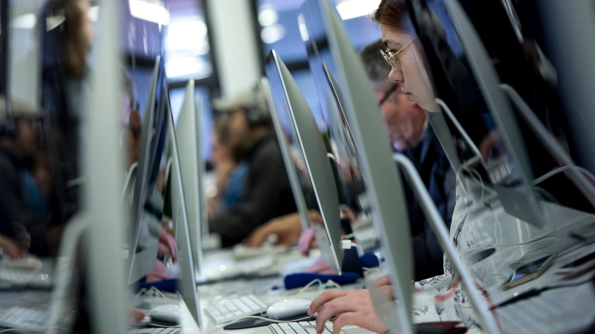 “PAS UN MÉTIER DE FEMMES” (1/3): NOUS SOMMES EN 2025 ET LES JEUNES FILLES FUIENT TOUJOURS LES ÉTUDES EN INFORMATIQUE