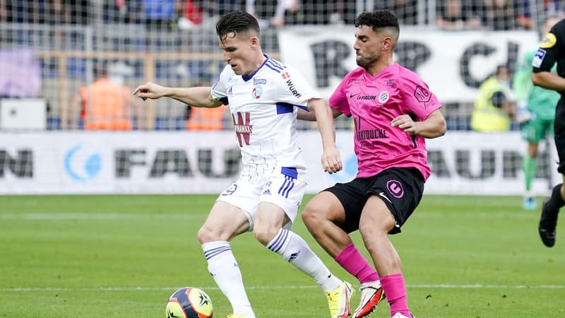 Kevin Gameiro au duel avec Jordan Ferri, à Montpellier le 2 octobre 2021