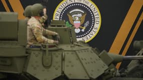  Des véhicules blindés passent devant une tribune lors d'un défilé militaire le 14 juin 2025 à Washington, DC. 