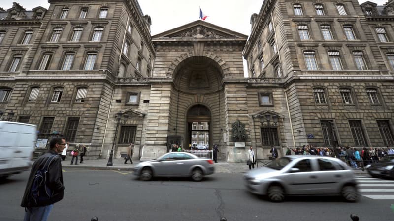 La clé usb a été retrouvée dans le bureau du tueur