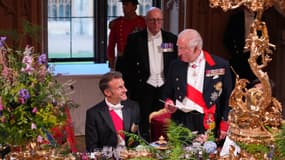 Le roi Charles III et Emmanuel Macron au dîner d'Etat donné en son honneur le 8 juillet 2025 à Windsor.