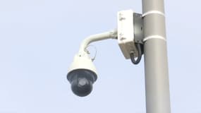 Une caméra de surveillance installée dans une rue de tournefeuille, en banlieue de Toulouse, novembre 2023 