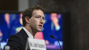 Le PDG de Meta, Mark Zuckerberg, témoigne devant une commission judiciaire du Sénat américain sur l'exploitation sexuelle des enfants en ligne, dans le bâtiment Dirksen du Sénat, le 31 janvier 2024, à Washington DC, aux États-Unis.