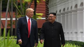 Donald Trump et Kim Jong-un lors de leur rencontre à Singapour le 12 juin