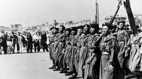 Des soldats nord-africains de l'armée française à Marseille en août 1944. 