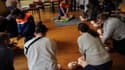 "30 compressions et deux insufflation", Antoine enseigne la bonne exécution d'un massage cardiaque lors de la formation "Samedi qui sauve", le 4 mai 2024