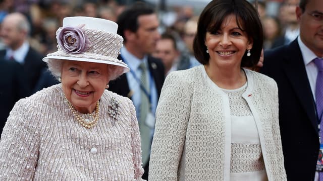 Elizabeth II et Anne Hidalgo, le 7 juin 2014, à Paris.