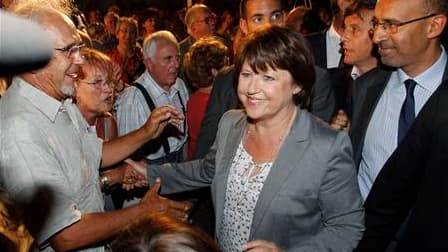 Encore sous le choc de l'arrestation de Dominique Strauss-Kahn, les militants PS de Gironde ont chaleureusement accueilli Martine Aubry mardi soir au Teich, petite ville des bords du bassin d'Arcachon. Le premier secrétaire du PS était venue leur présente