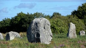 Une photo prise le 22 août 2014 montre des pierres faisant partie des sites mégalithiques de Carnac, dans le Morbihan.
