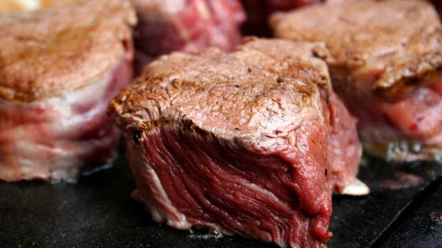 La viande rouge est soupçonnée par l'Organisation mondiale de la Santé de "probablement" favoriser le cancer.