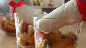 Un dessert pour l'affaire Cahuzac: salades de fruit en verrines et petits suisses glacés.