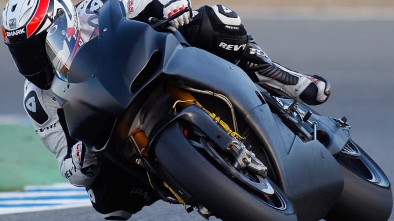 De Puniet lors des tests sur l'Aprilia du team Aspar