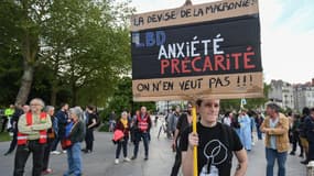 Un manifestant contre la réforme des retraites le 3 mai 2023 à Nantes