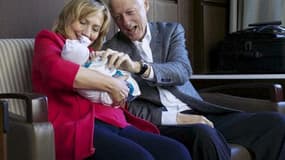 Hillary et Bill Clinton avec leur petite fille Charlotte, le 27 septembre 2014.