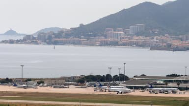 Des avions sur une piste de l'aéroport Napoléon-Bonaparte d'Ajaccio, le 7 juin 2019 (photo d'illustration).