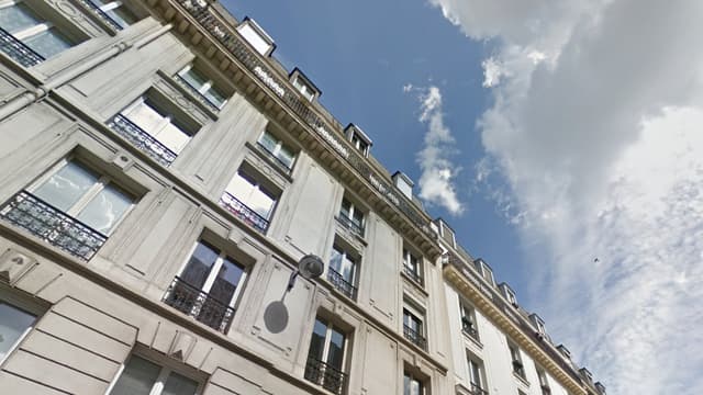 L'homme s'est engouffré dans le hall de l'immeuble en suivant l'adolescente (photo d'illustration).