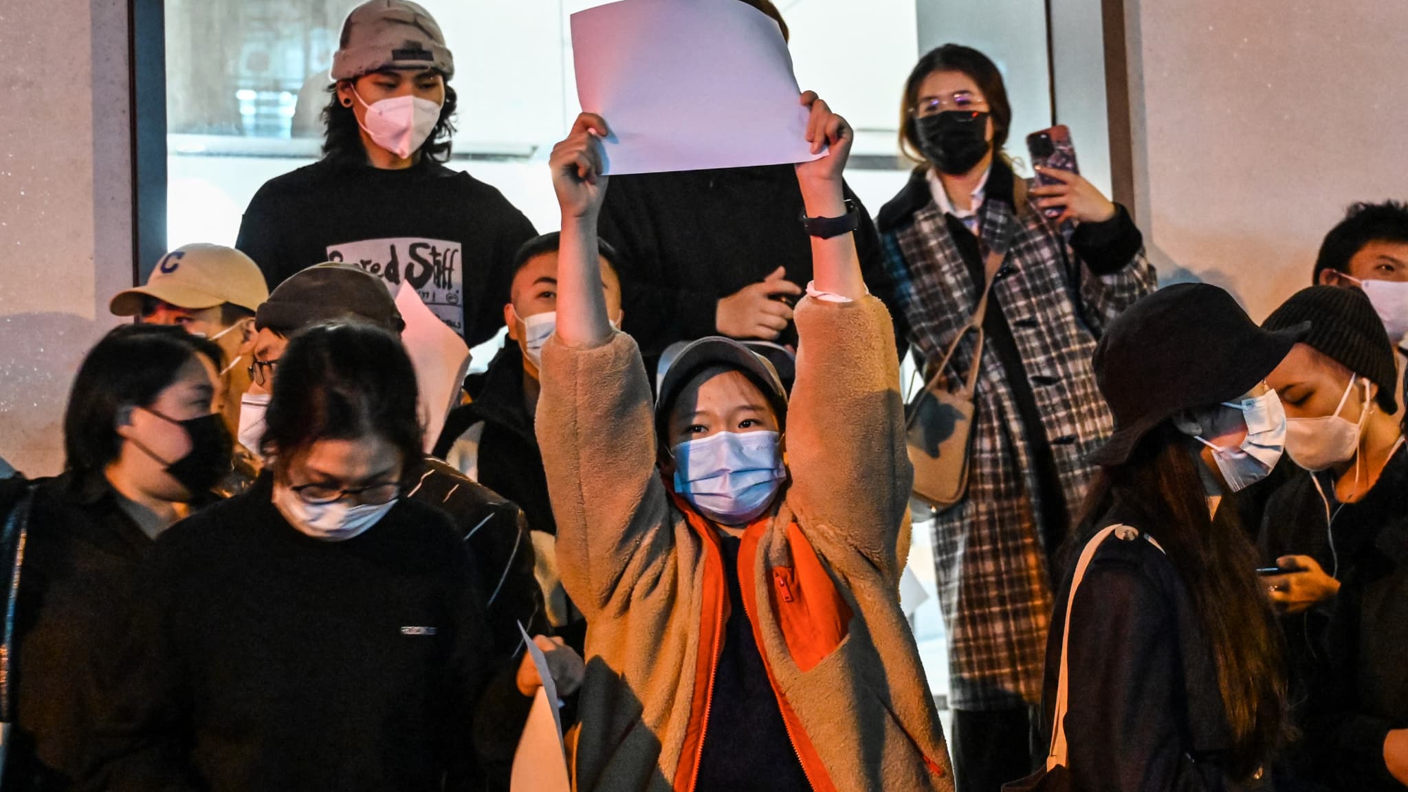 Chine: la feuille blanche, symbole de ralliement et de contestation des  manifestants anti-confinement