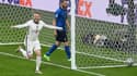 Le défenseur anglais  Luke Shaw célèbre l'ouverture du score contre l'Italie en finale de l'Euro le 11 juillet 2021 à Wembley