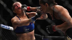 Ronda Rousey face à Amanda Nunes