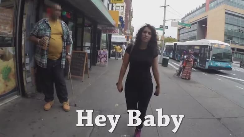 En l'espace de dix heures, cette jeune femme a été interpellée plus d'une centaine de fois par des hommes, dans les rues de New York.