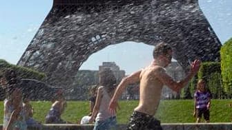 Nora Berra, secrétaire d'Etat aux Anciens, estime que le plan canicule mis en place en France après la vague de morts de 2003 semble faire preuve de son efficacité depuis le début des grandes chaleurs. Météo-France a émis vendredi après-midi un bulletin d