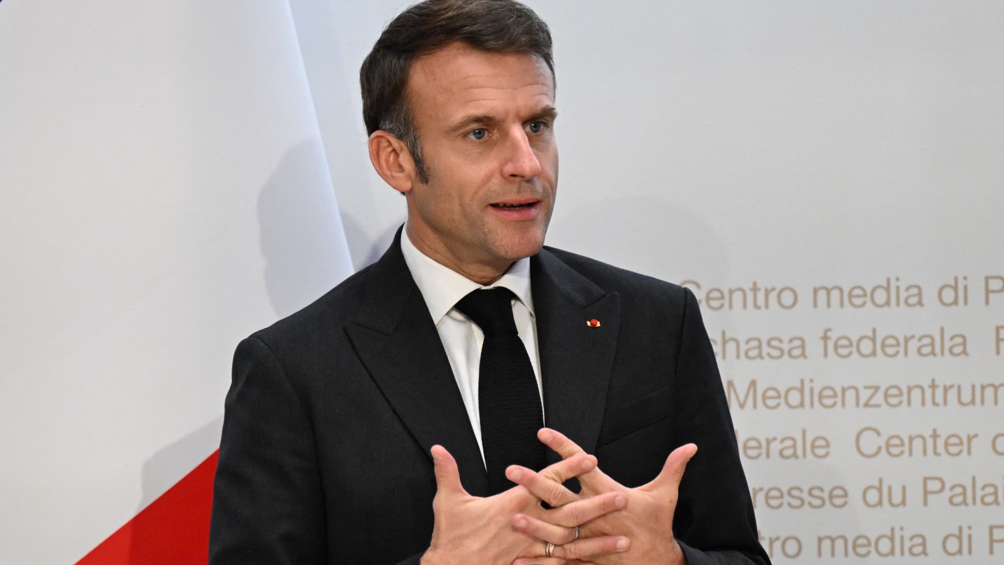 Das Fehlen von Parteiführern sei für Macron ein „fundamentaler politischer Fehler“.