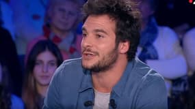 Amir sur le plateau de ONPC