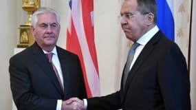 Le ministre des affaires étrangères russe Sergeï Lavrov et l'ex secrétaire d'Etat américain Rex Tillerson  à Moscou, le 12 avril 2017  