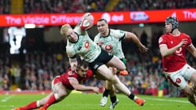 Les Irlandais se sont extirpés du piège gallois, ce samedi, à Cardiff en l'emportant 27 à 18. Un essai du jeune Osborne (23 ans) a notamment permis de faire chavirer la rencontre.