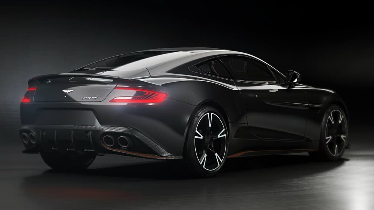 Sur le fond, cette version Ultimate reste une Vanquish S, équipée du V12 5,9 litres de 600 chevaux. Sur le fond, cette version Ultimate reste une Vanquish S, équipée du V12 5,9 litres de 600 chevaux.