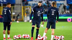Kylian Mbappé, Karim Benzema et Antoine Griezmann à l'échauffement avec France-Bosnie
