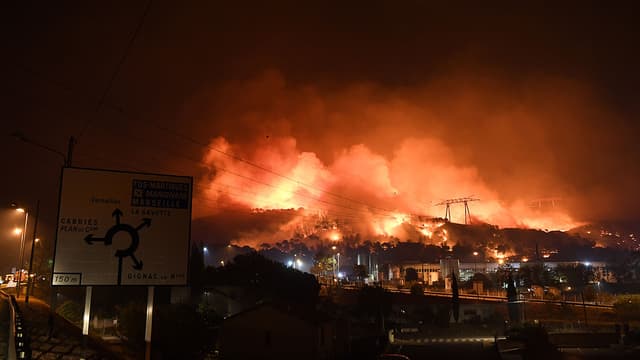 A Pennes-Mirabeau, de nombreux habitants ont dû être évacués à cause des flammes. 