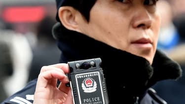 Un policier chinois en mars 2015