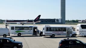 Les avions de Trump et Clinton à l'aéroport de Cleveland, au même moment.