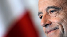 Alain Juppé le 1er octobre 2011 à Bordeaux. L'ex-Premier ministre n'a pas répondu par la négative lorsqu'on lui a demandé s'il était candidat à la primaire de l'UMP pour les présidentielles.