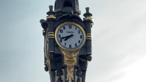 L'horloge de Tassin-la-Demi-Lune, commune française située dans la métropole de Lyon, en région Auvergne-Rhône-Alpes.